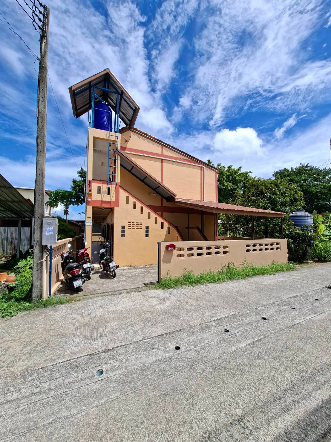 [ selling himself] Selling a rental business, 2 floors, 10 rooms, prime location, Chalong Subdistrict, Phuket, “sold with full tenants“, receive income immediately. Free transfer tax for every baht!
