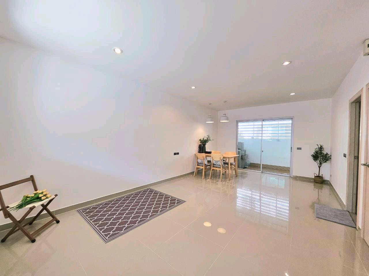 🏡 ขายทาวน์โฮมสไตล์ Modern หมู่บ้าร Nova Luxx ประชาอุทิศ 131 / สุขสวัสดิ์ 76 รีโนเวท พร้อมอยู่ – รูปที่ 4