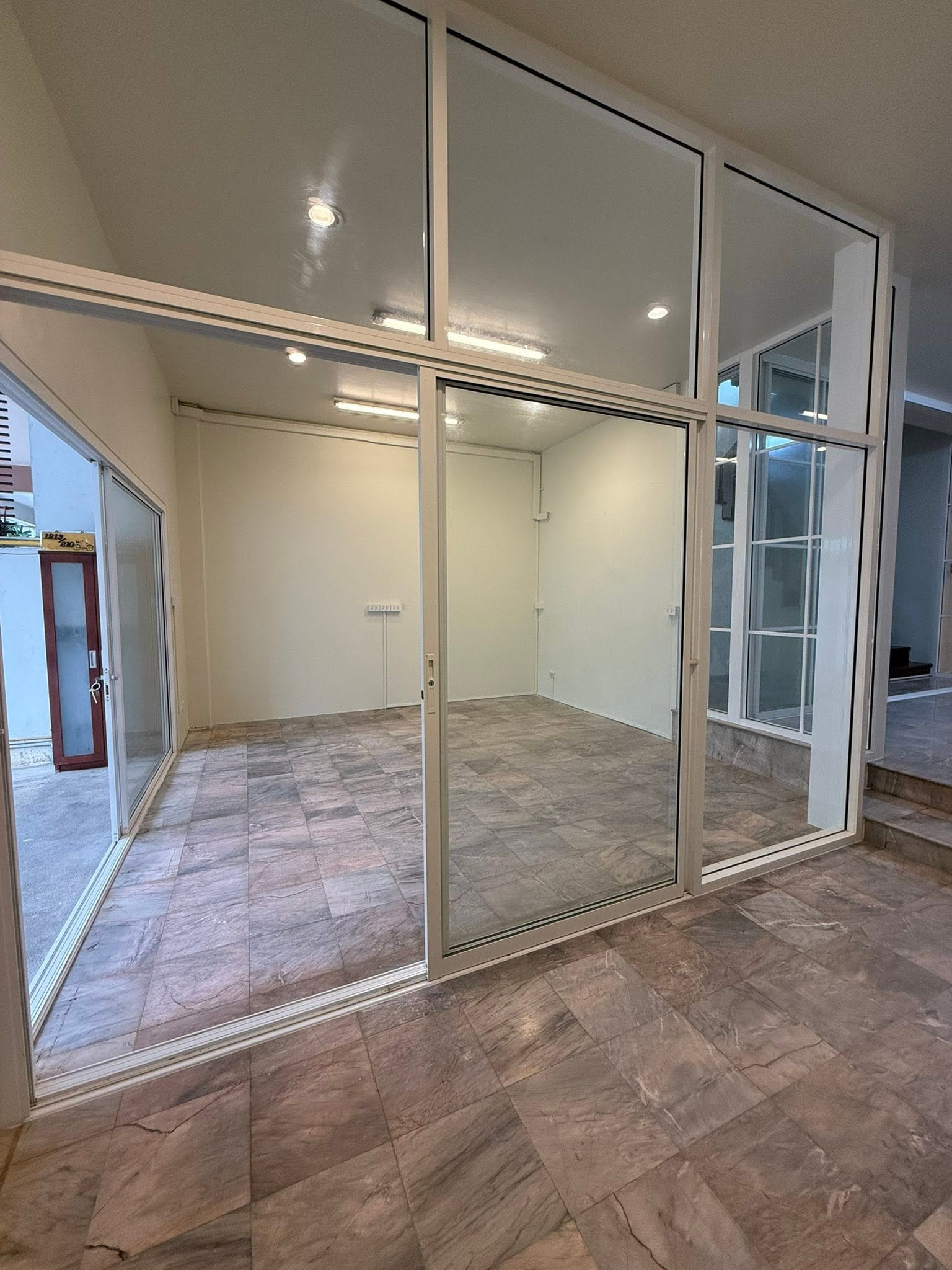 3-story townhouse for sale, Sriwara Town in Town, Soi 8/2, 32.5 sq m, 4 bedrooms, 5 bathrooms, parking for 2 cars. – รูปที่ 2