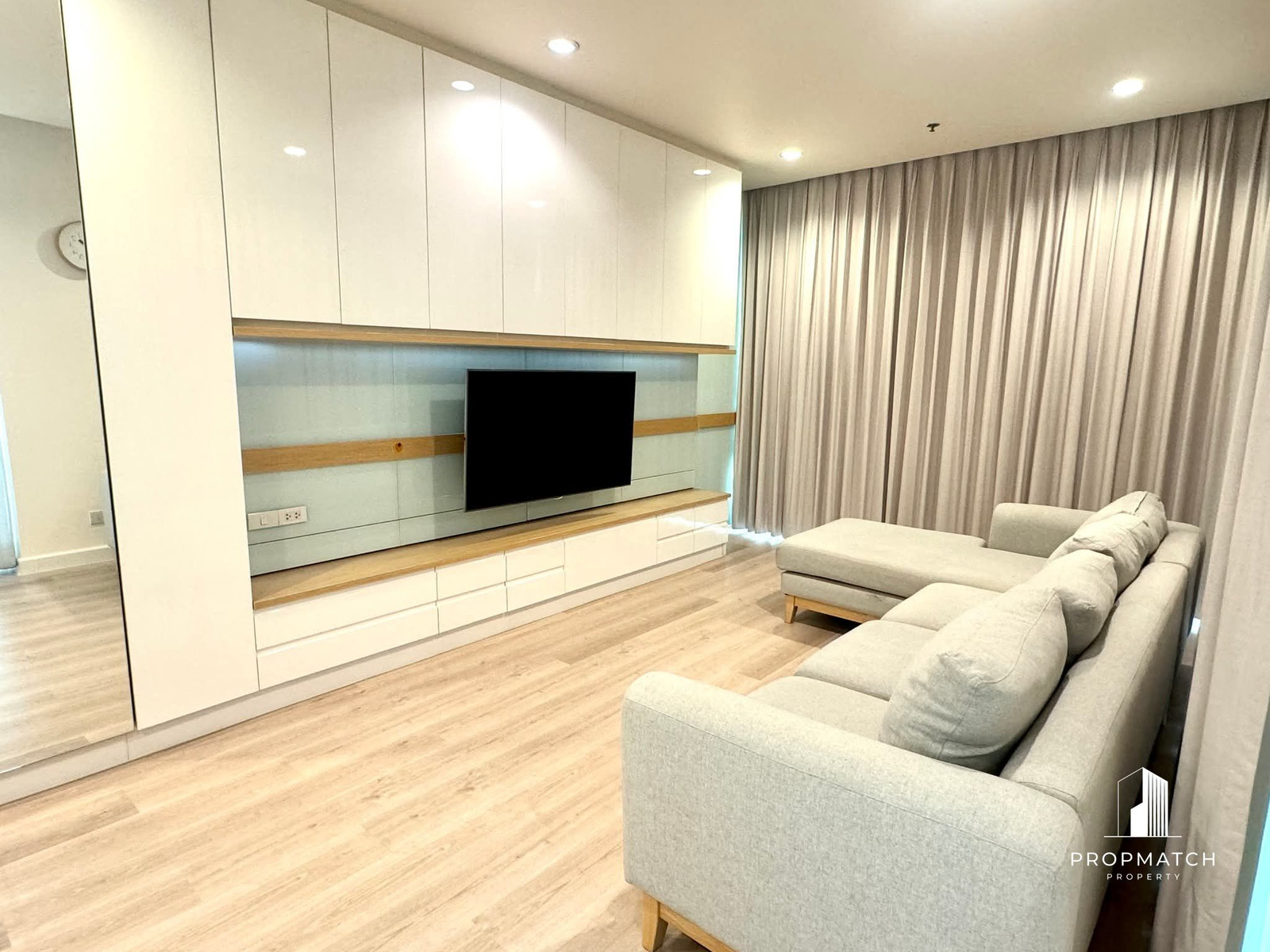 ✨Flash Deal ✨The breeze narathiwas ( 1Bed 1Bath 71SQM.) พร้อมอยู่ ! เพียง 8,990,000บาท Tel.0981315848 @propmatch 