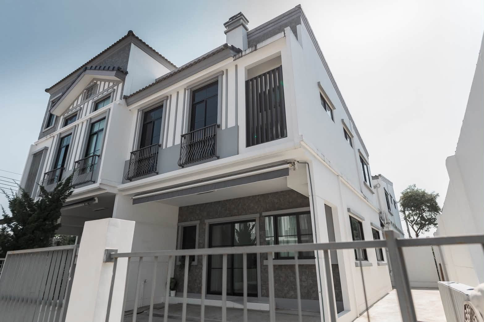ขาย  ให้เช่า ทาวน์โฮม Indy 5 Bangna Km.7 | หลังมุม มีพื้นที่สวนข้างบ้าน | Fully Furnished | ใกล้ Mega Bangna – รูปที่ 2