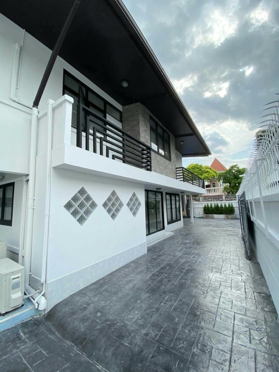 ให้เช่า Home Office ย่านสุทธิสาร ลาดพร้าว 48 เข้า - ออก ได้หลายเส้นทาง ทั้งสุทธิสาร, รัชดาฯ, ลาดพร้าว, ห้วยขวาง ใกล้ MRT สุทธิสาร ประมาน 1 กม. ใกล้ MRT สถานีภาวนา – รูปที่ 3