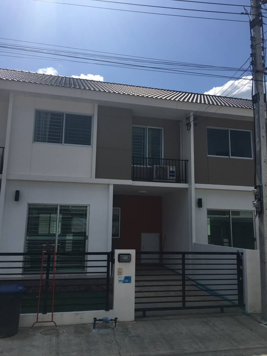 Townhome, Pruksa 113 project, no flooding.