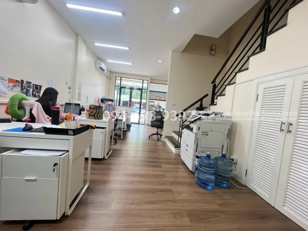 ขายโฮมออฟฟิศ 4 ชั้น ติดถนนใหญ่รามอินทรา 40 หมู่บ้านพรีเมี่ยมเพลส 5 เอกมัย-รามอินทรา พื้นที่ 22.5 ตรว. ขายขาดทุน! เพื่อปิดธนาคาร "ทำเลทอง" พร้อมอยู่ ทำออฟฟิศได้ทันที! ขายพร้อมผู้เช่า เพียง 13.5 ล้านบาทเท่านั้น! – รูปที่ 4