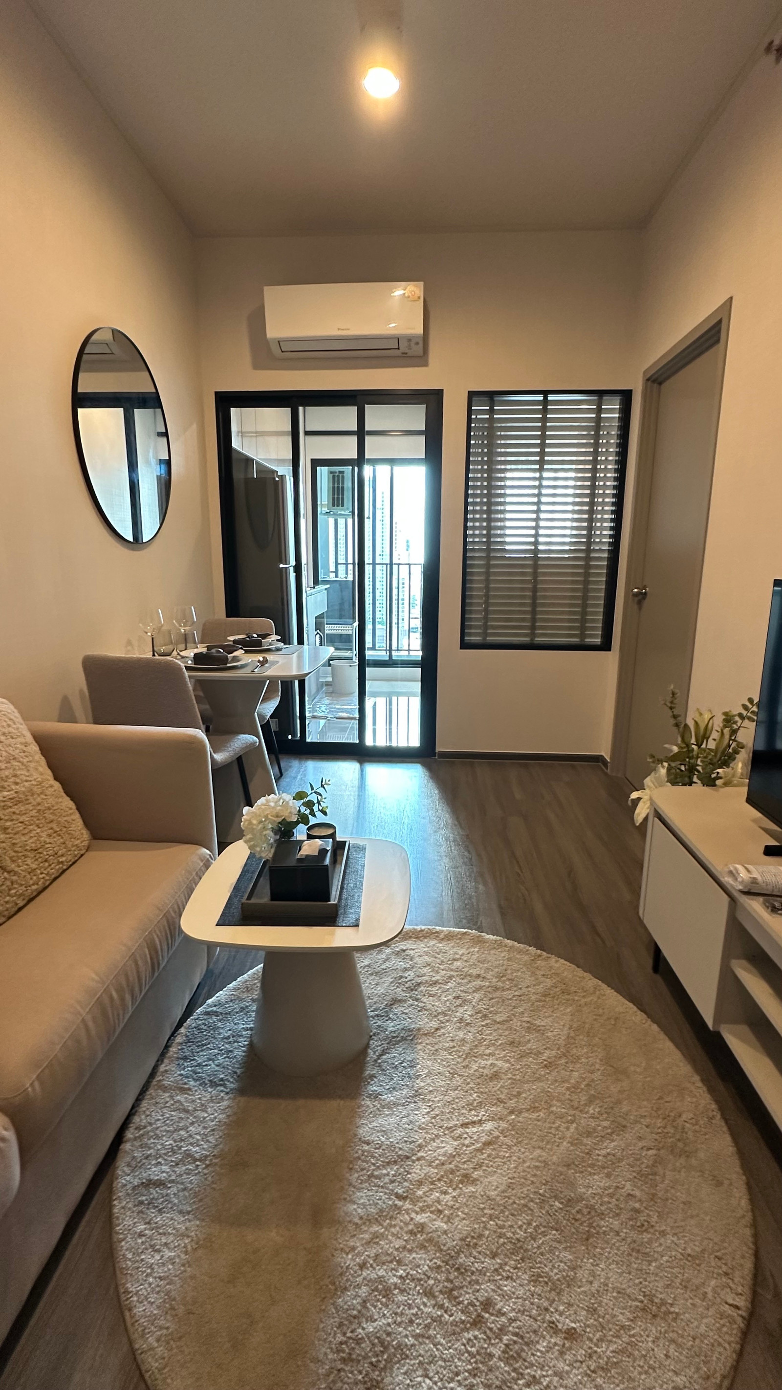 One Bed ทิศตะวันออก ห้องใหม่ ชั้นสูง One Bed ทิศตะวันออก ห้องใหม่ ชั้นสูง