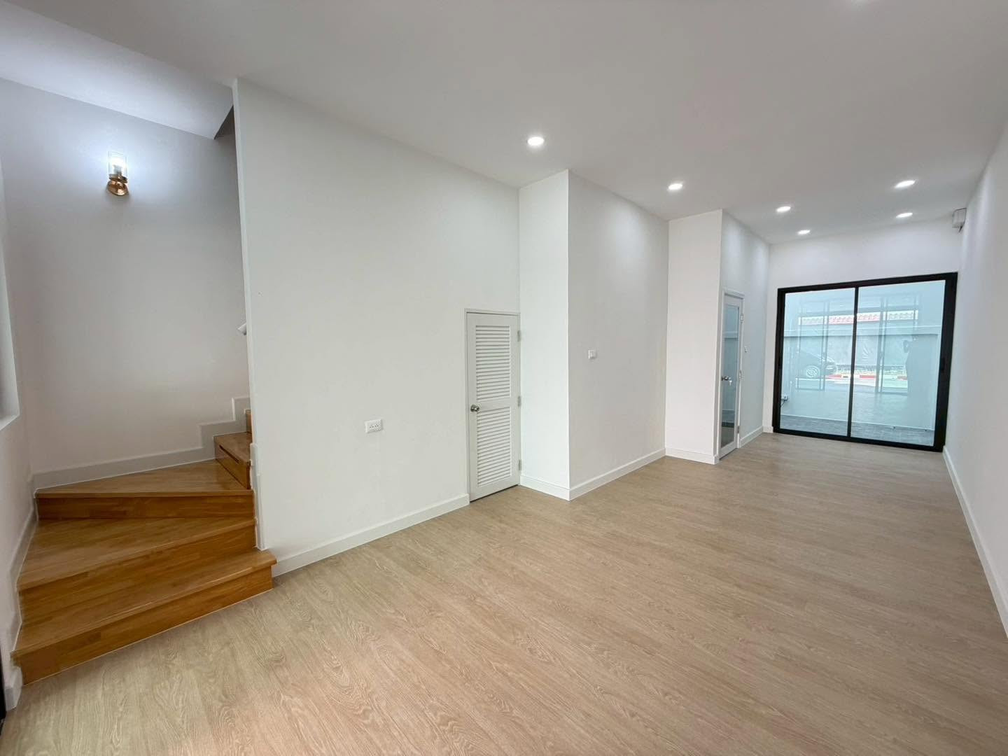Townhome for sale, Signature Watcharaphon 2 project, Bang Khen, 17 sq m, 3 bedrooms, 3 bathrooms, parking for 1 car. – รูปที่ 2