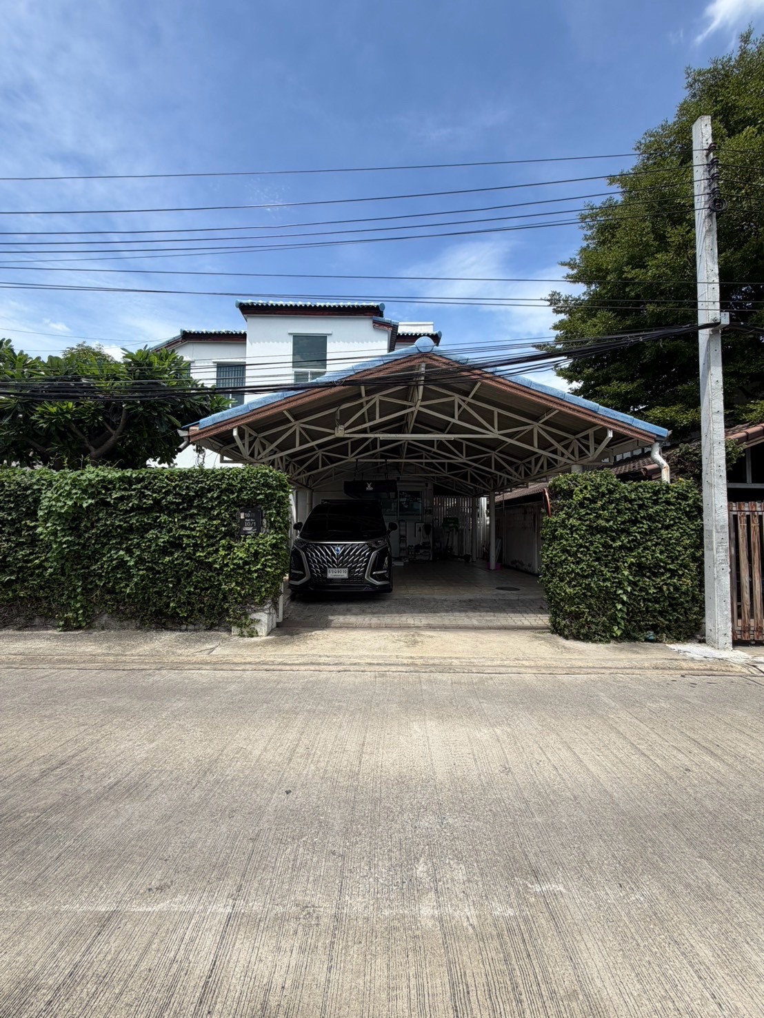 Single house, corner plot, Sukhumvit 64 | Land 136 sq m., near Punnawithi BTS.