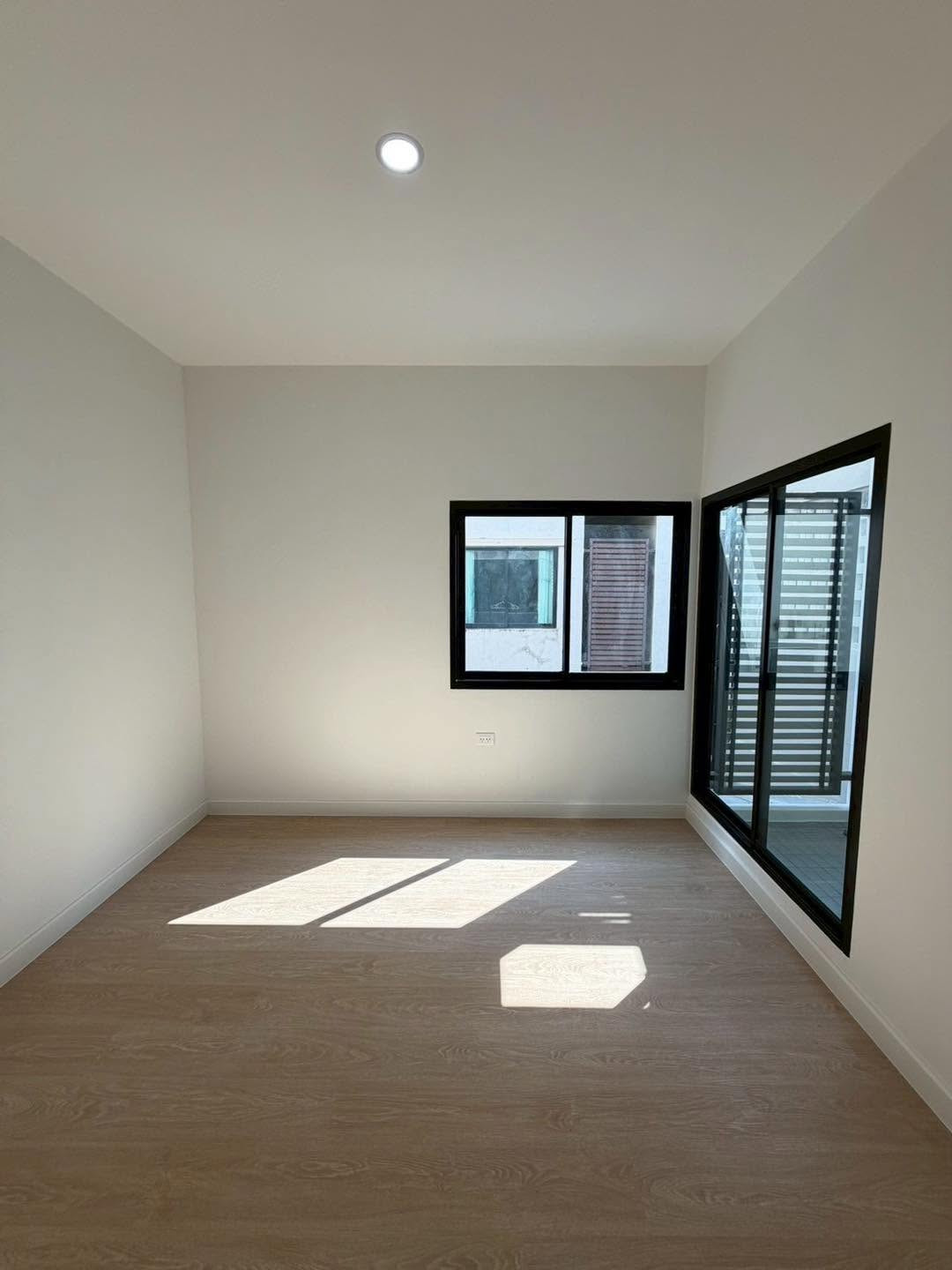 Townhome for sale, Signature Watcharaphon 2 project, Bang Khen, 17 sq m, 3 bedrooms, 3 bathrooms, parking for 1 car. – รูปที่ 4