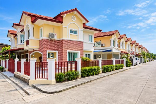 Phetkasem69-77 3Bed 3Bath Corner House for Rent 2.8km MRT LakSong only Lertlah Inter Sch 566m. 1 km from Southeast Asia University.