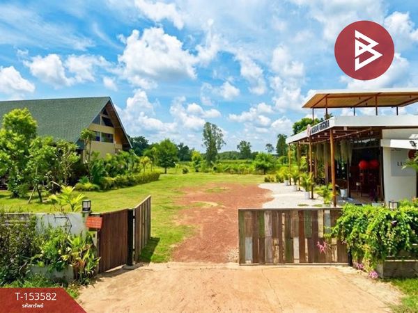 House for sale with land and cafe business, area 3 rai 3 ngan 1.5 square wah, Nong Yat, Nakhon Phanom, location next to the road.