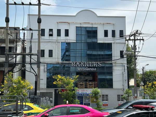 🔥32457🔥 4-story detached building for rent. 🔰One minute walk to MRT Hua Lamphong.🌐LINE ID: @fastforrentcondo