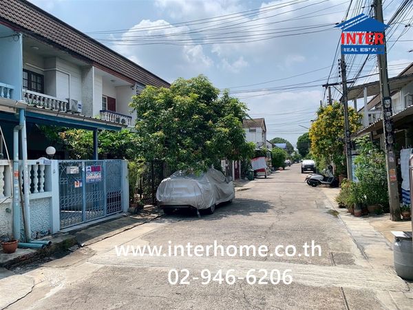 Townhouse, 2 floors, 18 sq m, Sinsap Nakhon Village. Near North Bangkok University Saphan Mai Campus, Theparak Road, Phahon Yothin Road, Bang Khen District, Bangkok