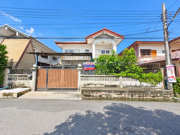 บ้านเดี่ยว 2 ชั้น หมู่บ้านบูรพาวิลล่า 12 ทำเลดี ใกล้ตลาดโอโซนวัน ดอนเมือง