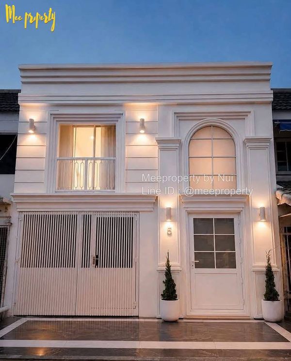 #ขายบ้านทาวน์โฮม 2 ชั้น  White House Sukhumvit 93 | ทำเล BTS บางจาก  700​ เมตร BTS บางจาก​  เนื้อที่ 20 ตร.ว. พื้นที่ใช้สอย 168 ตร.ม.  ME-324