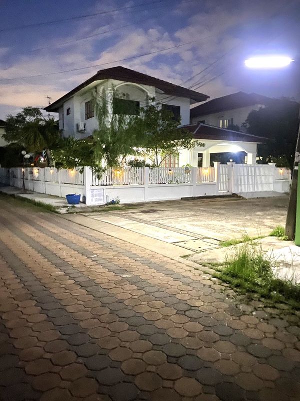 ให้เช่า บ้านเอกวัฒนา  ถ.เพชรเกษม ซอยหมู่บ้านเศรษฐกิจ 22 ใกล้ เดอะมอลล์ บางแค