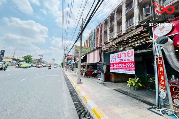Commercial building for sale, 4.5 floors, Ngamwongwan Road, Lak Si, near The Mall Life Store. Red Line