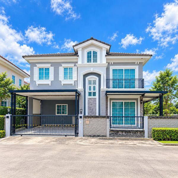 🏡🔥 ปรับราคาใหม่! บ้านหรูหลังมุม ใกล้สาทร เพียง 9.99 ล้านบาท! ✨ ขายบ้านโครงการ Golden Neo Sathorn | Type London บ้านแฝดไซซ์บ้านเดี่ยว แบบใหญ่สุดของโครงการ! หลังมุม ซอย Private มีเพียง 4 หลัง เป็นส่วนตัวสุดๆ 📍 ทำเลดี ใกล้ BTS วุฒากาศ เพียง 1.5 กม. 🚗 เ