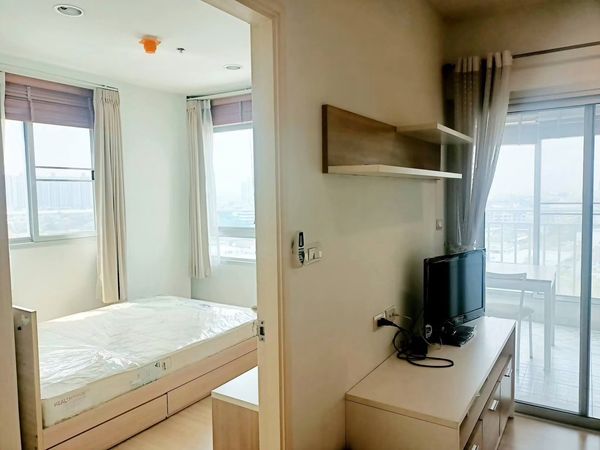★ Centric Scene Ratchavipha ★ 36 sq.m., 8th+ floor (1 bedroom, 1 bathroom) ★ Near Wong Sawang Station (Purple Line) ★ Close to Big C Wong Sawang and The Mall Ngamwongwan ★ Extensive facilities ★ Fully equipped with appliances ★