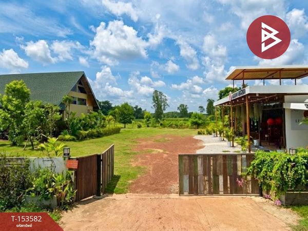 House for sale with land and cafe business, area 3 rai 3 ngan 1.5 square wah, Nong Yat, Nakhon Phanom, location next to the road.