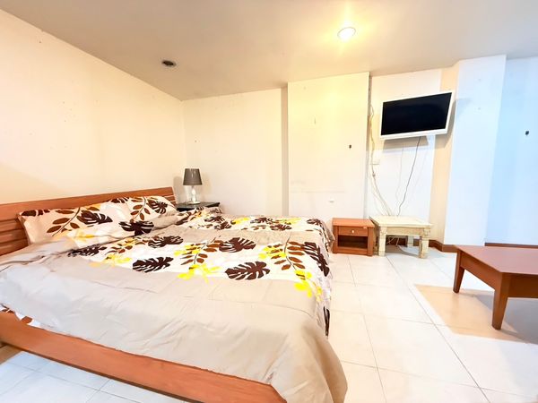 P-52032 > คอนโดให้เช่า The Prime Suites 1 ห้องนอน ชั้น 3 วิวเมือง ห้องสวยเฟอร์ครบทำเลดีใกล้ BTS อโศก Line: @easythaihome 085-592-2897 