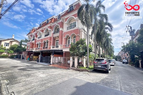Townhome for sale, 3 floors, corner unit, 32 sq m, Casa City Lat Phrao-Nawamin. Near Ekkamai-Ramindra Expressway