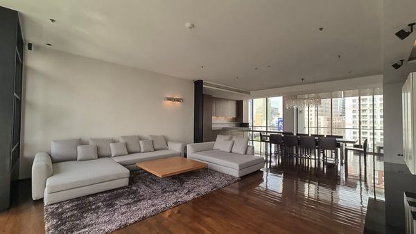 ให้เช่า Domus Condominium สุขุมวิท 16 ห้อง 2 นอน 3 น้ำ ได้ห้องน้ำในตัวทุกห้อง + Powder Room สุดเอ็กซ์คลูซีฟยูนิตน้อย