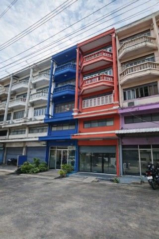 ChalermPhraKiat Rama IX Rd. Prawet District Office 300m. Commercial building for on 4.5 stories 2 b