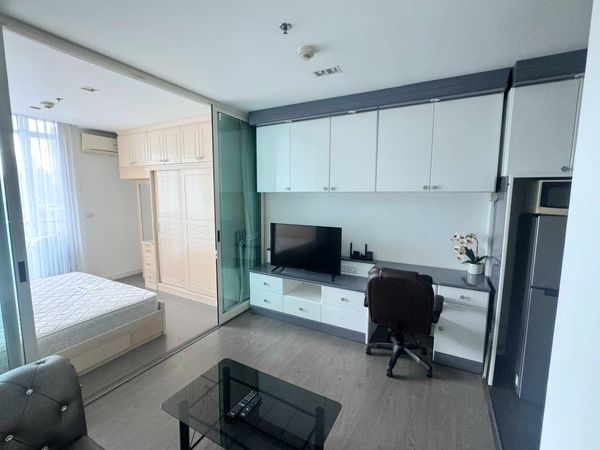 For rent, A space ID Asoke-Ratchada, 1 bedroom, with automatic parking, near SWU Prasarnmit, just 1 MRT Rama 9 station.