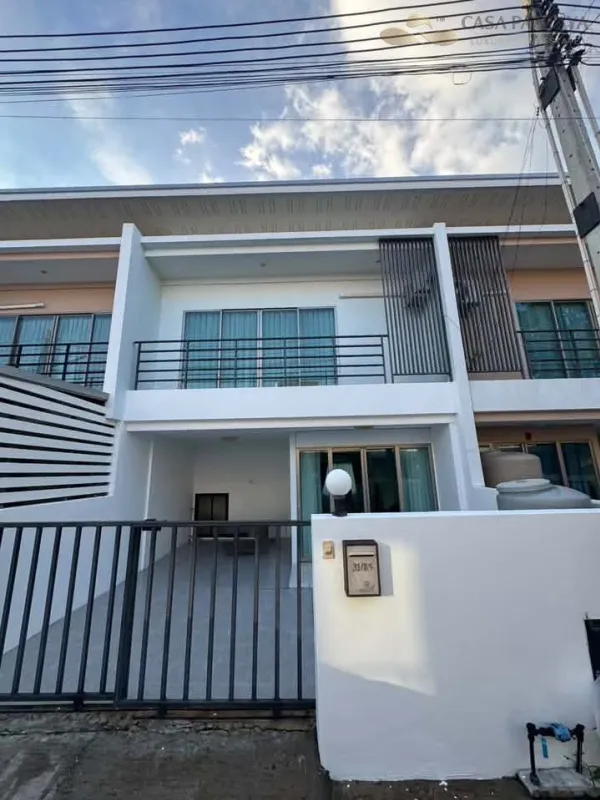 2-Storey Townhouse for Rent Near the Beach: Renaissance Village