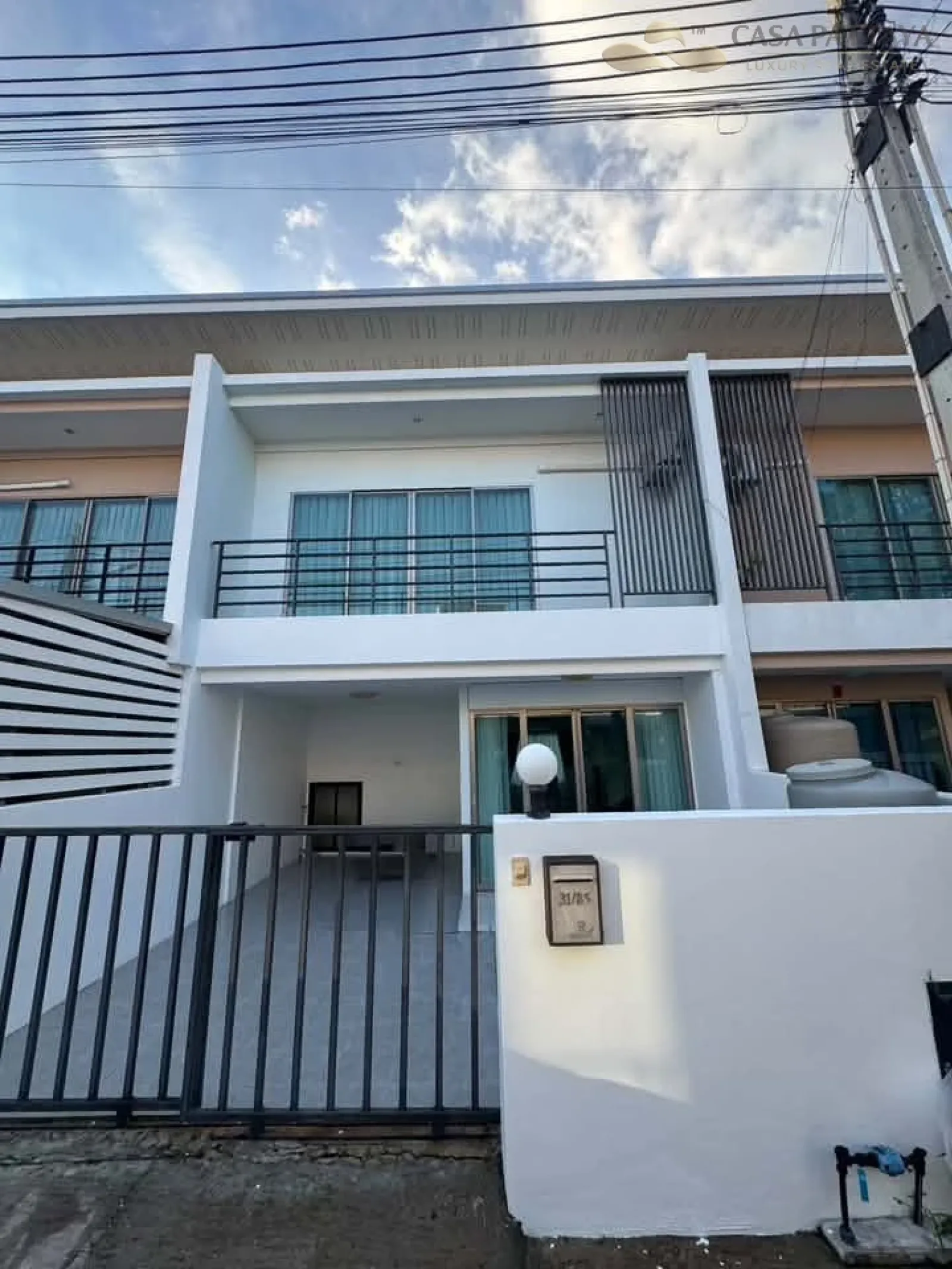 2-Storey Townhouse for Rent Near the Beach: Renaissance Village