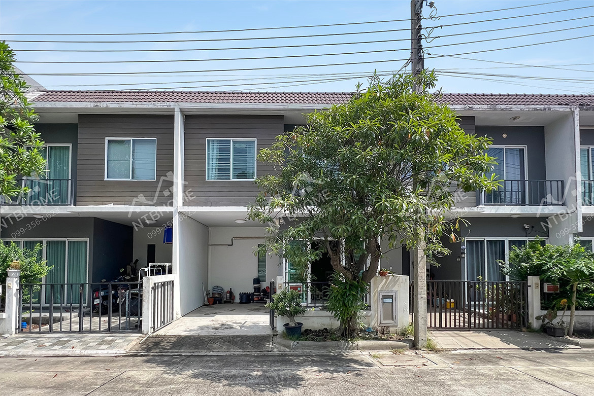 Areeya Wongwaen-Ratchaphruek, plot in front of the garden, beginning of the project, near the Purple Line. Khlong Bang Phai Station