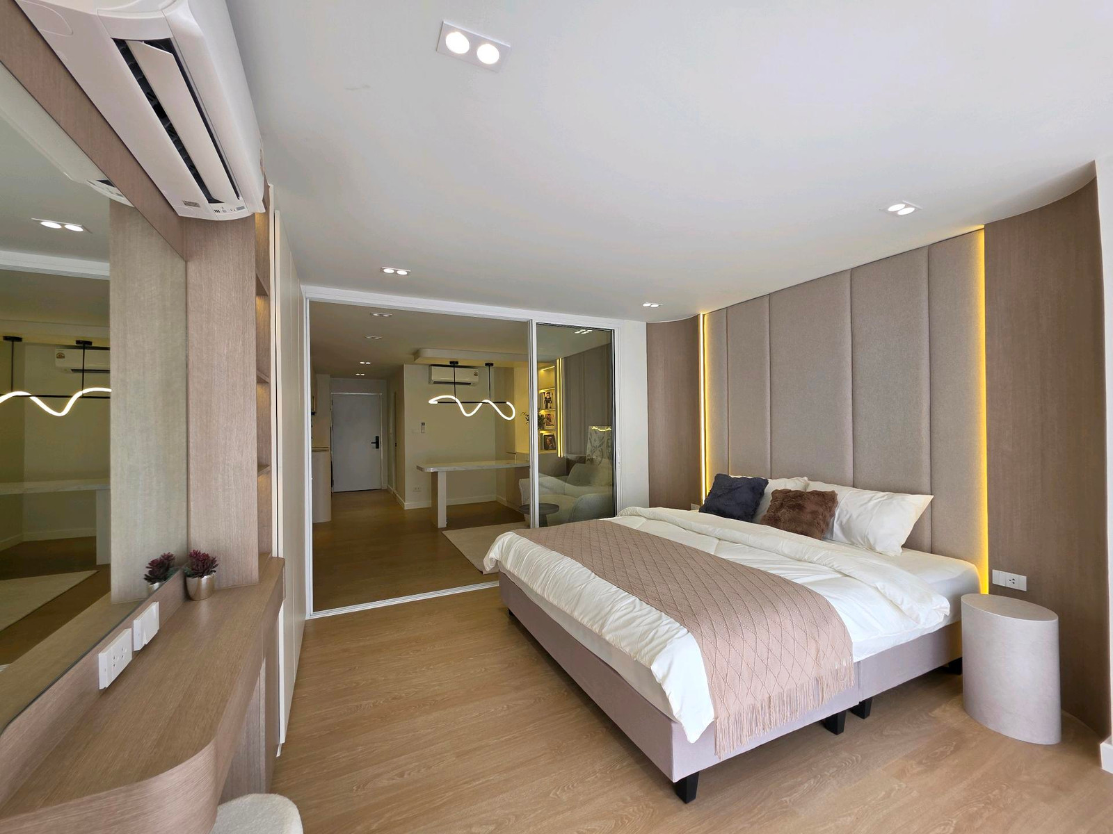 ’s Post: Hillside 4 Condominium | Pool View | 6th Floor