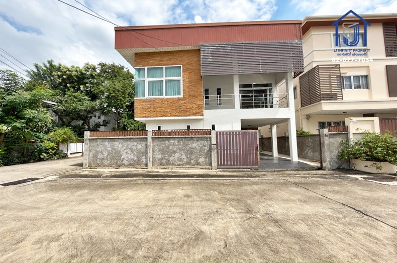 2-story detached house for sale, Soi Vibhavadi Rangsit 20, intersection 8, corner house, near Central Lat Phrao, MRT Lat Phrao. 2-story detached house for sale, Soi Vibhavadi Rangsit 20, intersection 8, corner house, near Central Lat Phrao, MRT Lat Phrao.