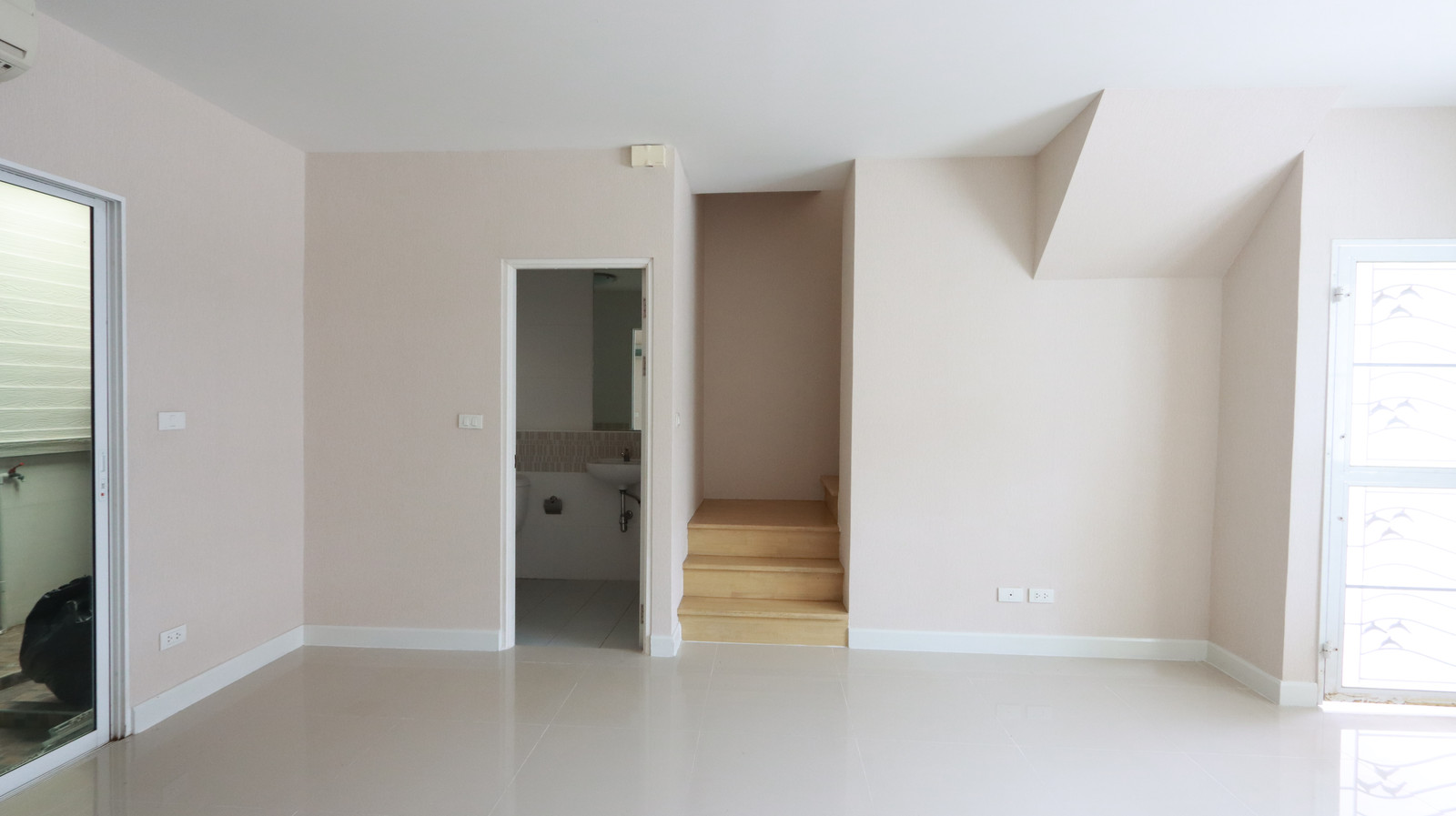 🏡 ทาวน์โฮม 3 ห้องนอน ราคา 2.163 ล้านบาท ทำเลศรีนครินทร์ – รูปที่ 3