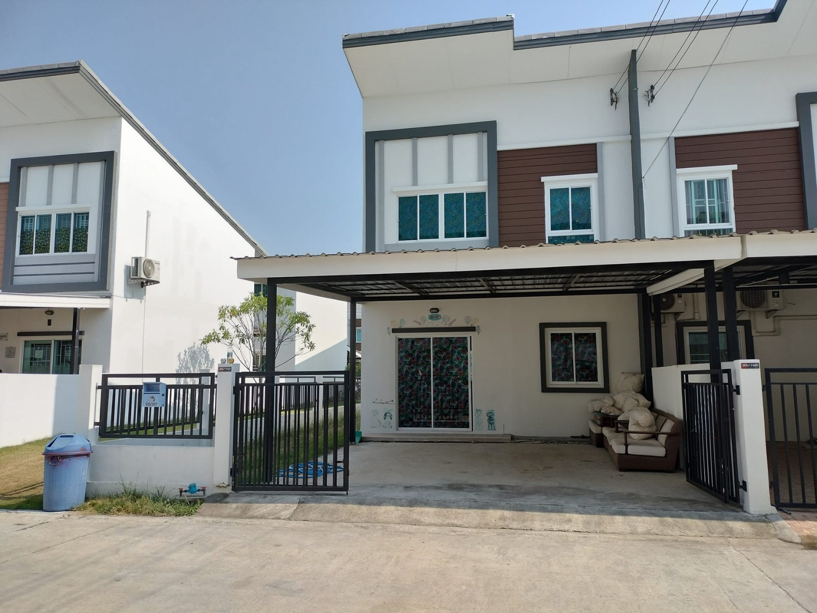 🏡 ทาวน์โฮม 2 ชั้น 4 ห้องนอน พื้นที่กว้าง ราคา 2.55 ล้านบาท เชื่อมต่อถนนกาญจนาภิเษก ถนนรัตนาธิเบศร์ 