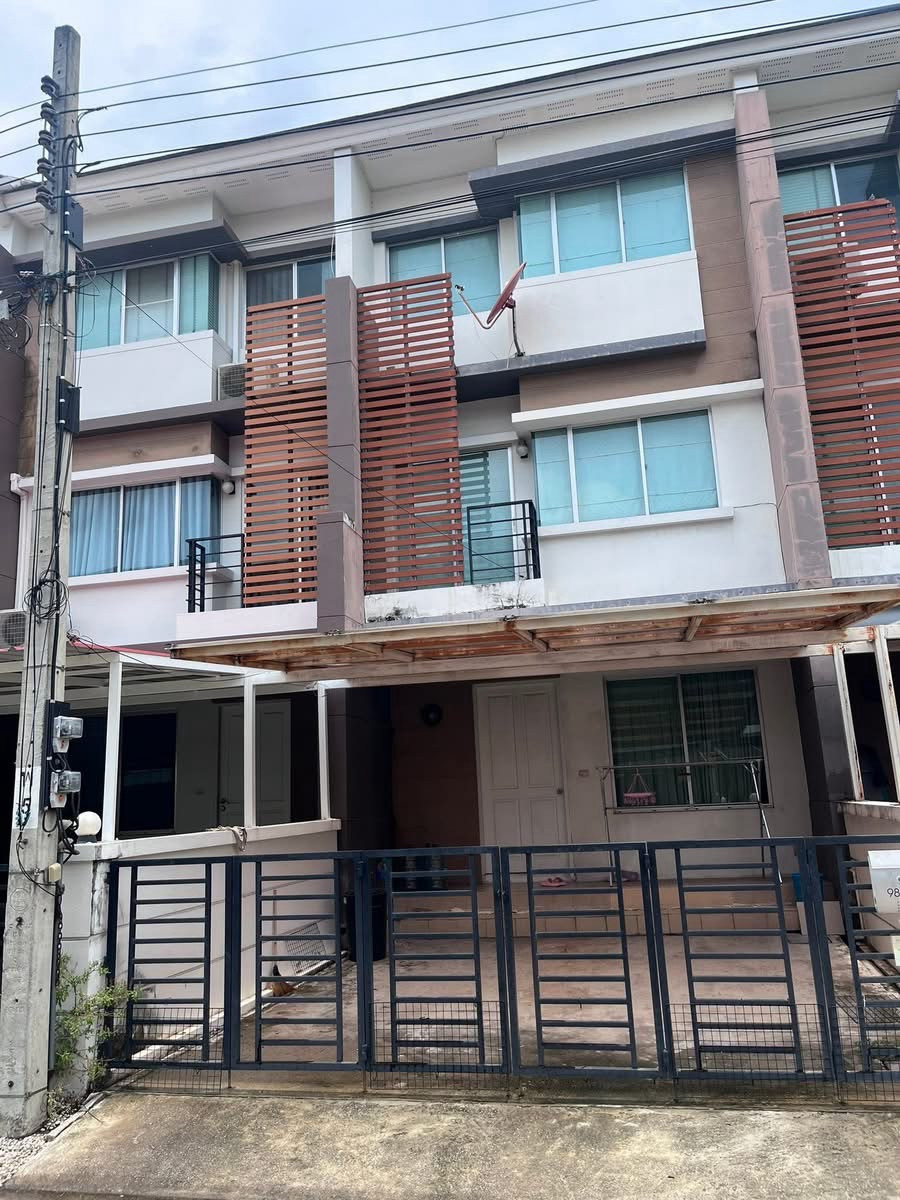 Town Plus On Nut Lat Krabang