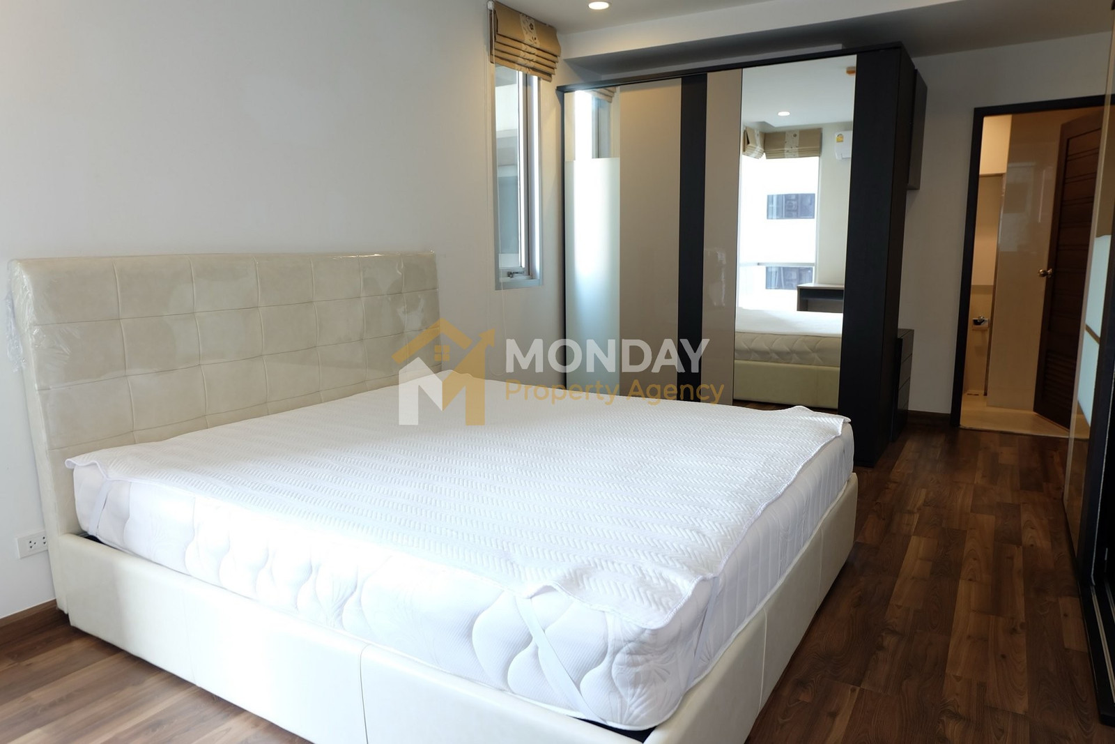 ⚡(MD-25017797) Urgent sale, Condo The Ratchadamri, special price lower than the market, very good value when compared to size and location, good location within the budget, very good value.