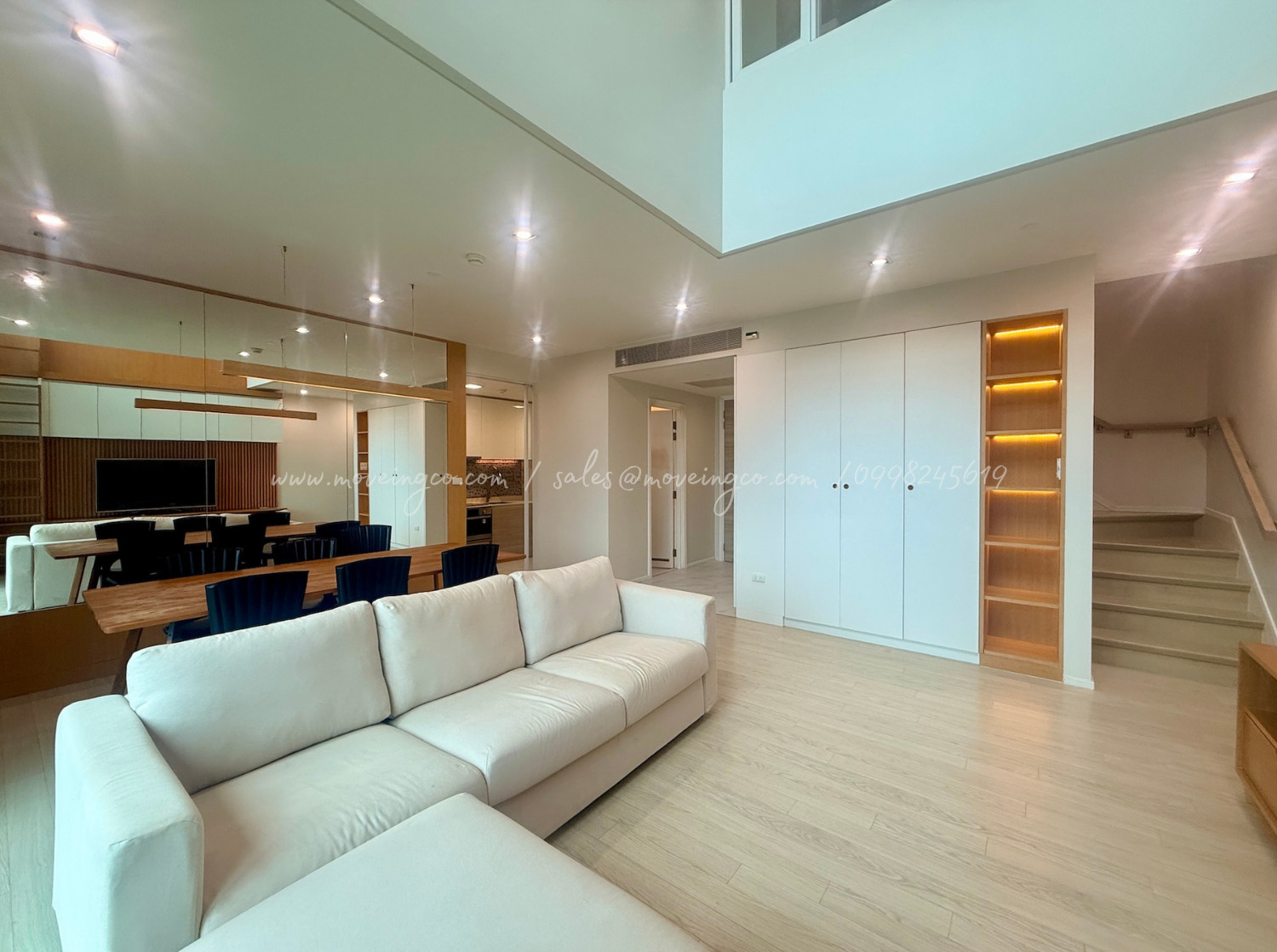 2 bedroom duplex, newly decorated, ready to move in, in the heart of Asoke, near the BTS.