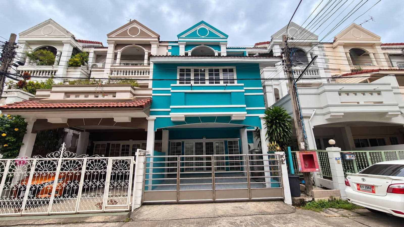 🏡🔥 บ้าน 3 ชั้น หน้ากว้าง 6 เมตร ใกล้ MRT ราคาไม่ถึง 4 ล้าน!! บ้านหลังใหญ่ ฟังก์ชันจัดเต็ม 4 ห้องนอน 5 ห้องน้ำ จอดรถได้ 2 คัน ทำเลรัตนาธิเบศร์ เดินทางสะดวก  – รูปที่ 2