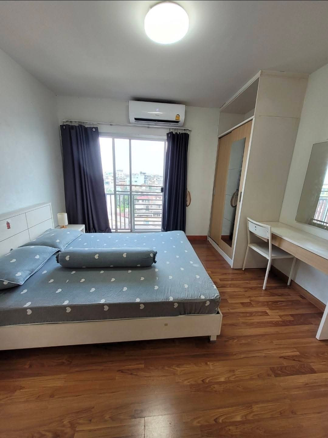 For rent, The Seed Sathorn Taksin, 1 bedroom, low rise, near BTS Wongwian Yai, 230 meters, has a washing machine.