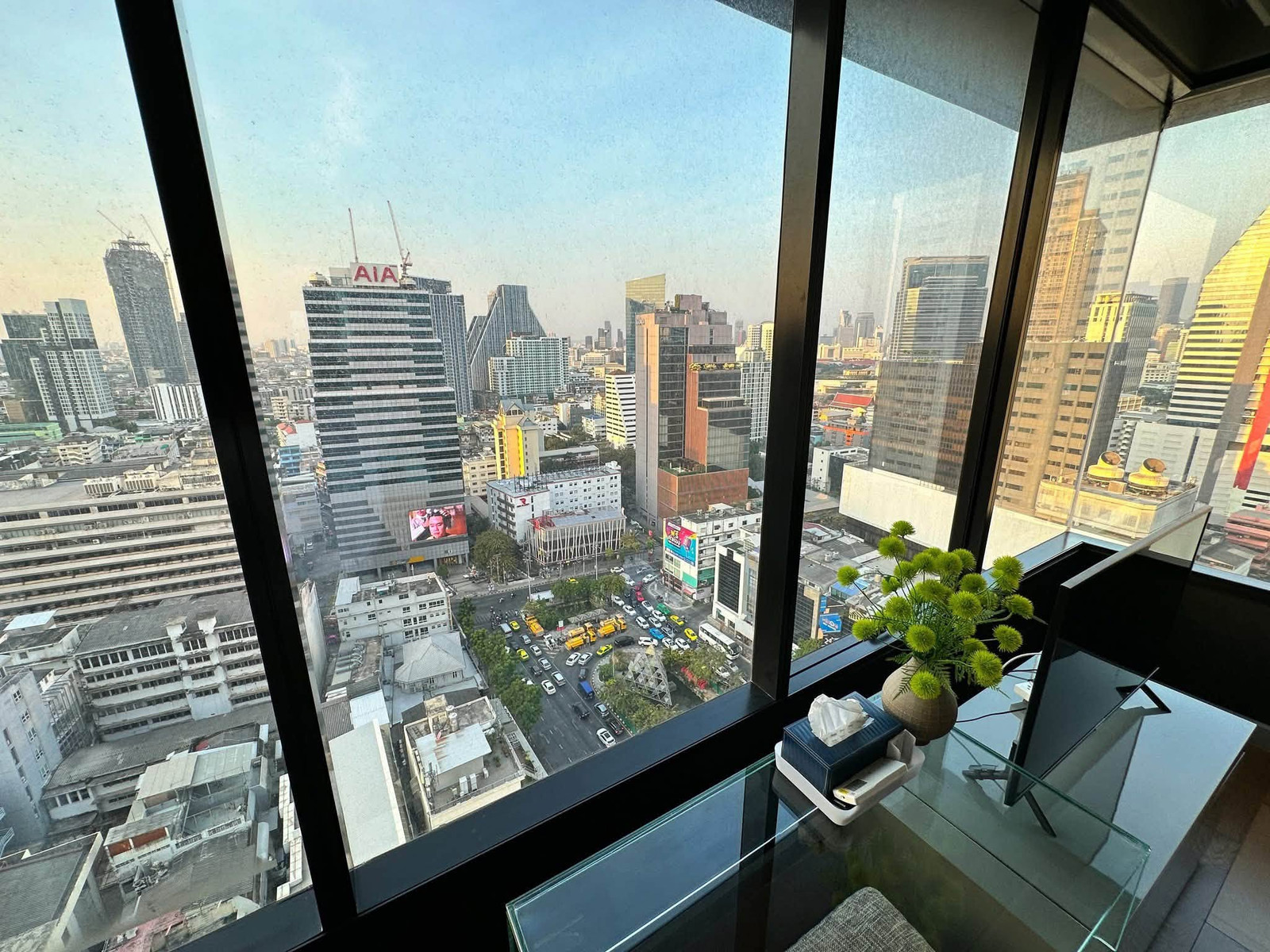 ให้เช่า M Silom คอนโด 2 ห้องนอน 61 ตรม. ชั้น 22 ใกล้ BTS ศาลาแดง 55000 บาท
