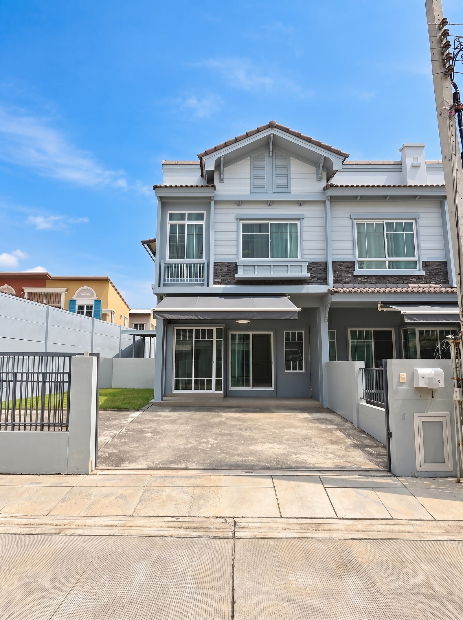 🏡 ยอมขาดทุน ครึ่งล้าน ทาว์นโฮมหลังริม ที่ดินเยอะ 46.7 ตรว.  เป็นส่วนตัว น้ำไม่ท่วม 