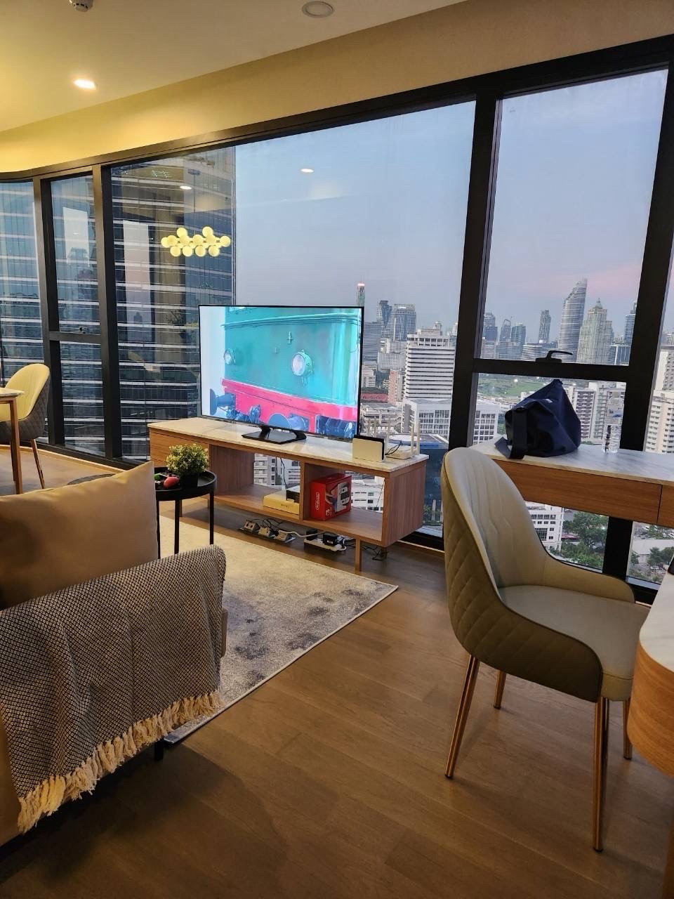 ปล่อยเช่า 2 bed 2 bath 65 sq.m. ห้องกระจกโค้ง ชั้นสูง Ready to move ✅ – รูปที่ 2