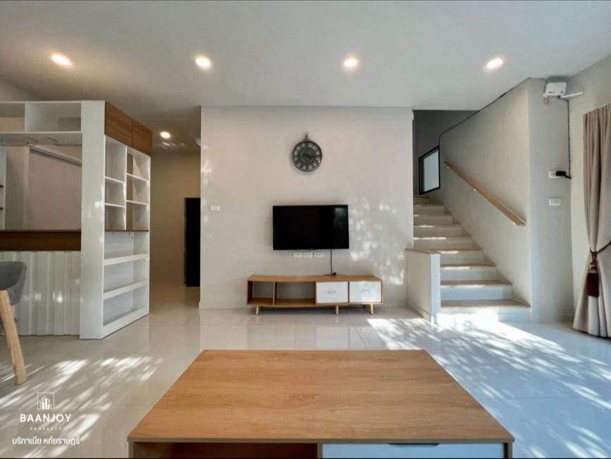 🏡✨ ให้เช่าทาวน์โฮมหลังมุม บริทาเนีย วงแหวน–จตุโชติ 3 ห้องนอน 3 ห้องน้ำ บ้านใหม่ พร้อมเฟอร์นิเจอร์ครบ! 🚗 จอดรถได้รวม 3 คัน 💰 ค่าเช่าเพียง 29,000 บาท/เดือน 🎉 ฟรีค่าส่วนกลาง! – รูปที่ 3