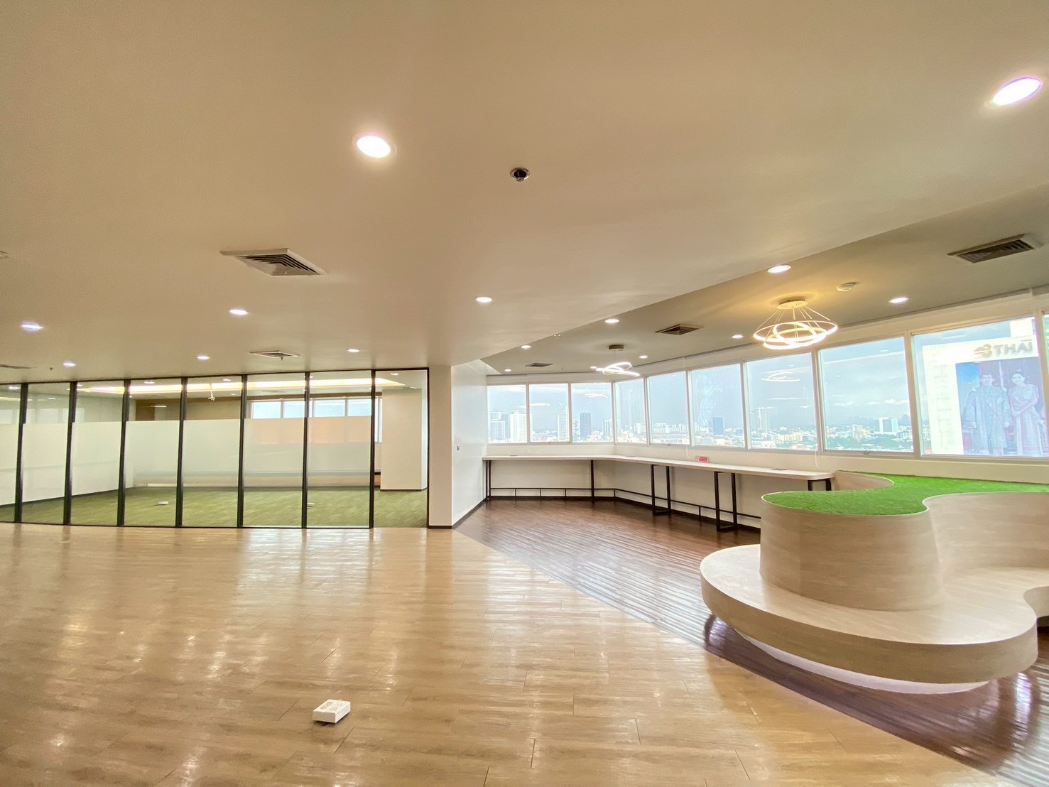 Office for rent Lao Peng Nguan Building, size 350 square meters, with built-in furniture, 20th floor, beautiful room, beautiful view, ready to move in (no furniture) Office for rent Lao Peng Nguan Building, size 350 square meters, with built-in furniture, 20th floor, beautiful room, beautiful view, ready to move in (no furniture)