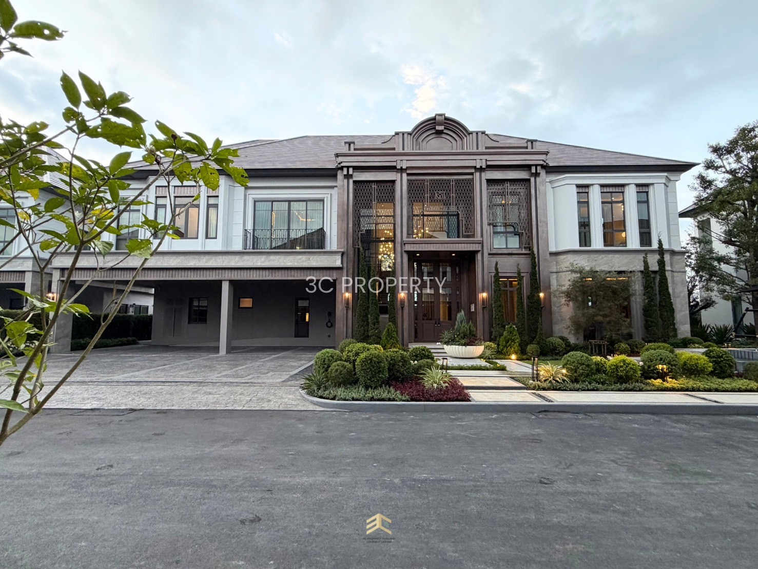 Model house ready to move in: Grand Bangkok Boulevard Chaengwattana-Ratchapruek (with private swimming pool) Special 𝟖𝟑.𝟗 million baht