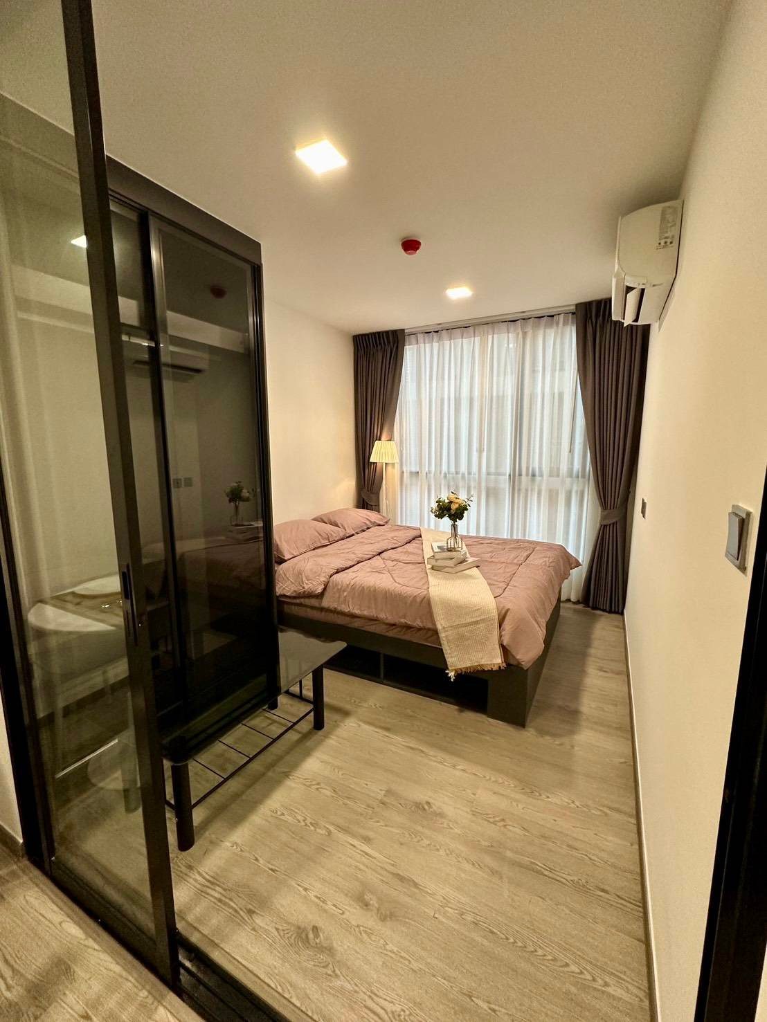Cheap condo for rent, Maroon Ratchada 32, Maroon Ratchada 32, size 26 sq m., 1 bedroom, 1 bathroom, 4th floor, Building A, beautiful room, new room, fully furnished, near the Yellow Line. Lat Phrao Station Cheap condo for rent, Maroon Ratchada 32, Maroon Ratchada 32, size 26 sq m., 1 bedroom, 1 bathroom, 4th floor, Building A, beautiful room, new room, fully furnished, near the Yellow Line. Lat Phrao Station