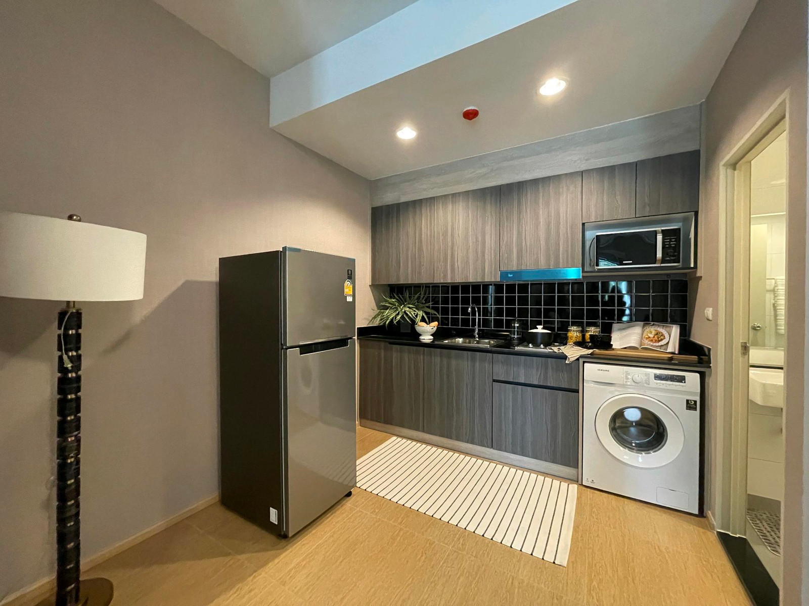 FOR RENT 📍UNIO Sukhumvit 72  Duplex  คอนโด 2ชั้น เหมือนอยู่บ้าน เดินลงสระน้ำได้เลย ชั้นล่างมีระเบียงส่วนตัวสไตส์รีสอร์ท ร่มรื่นสุดๆ  ปล่อยเช่าเพียง 29,500 บาท / เดือน – รูปที่ 4