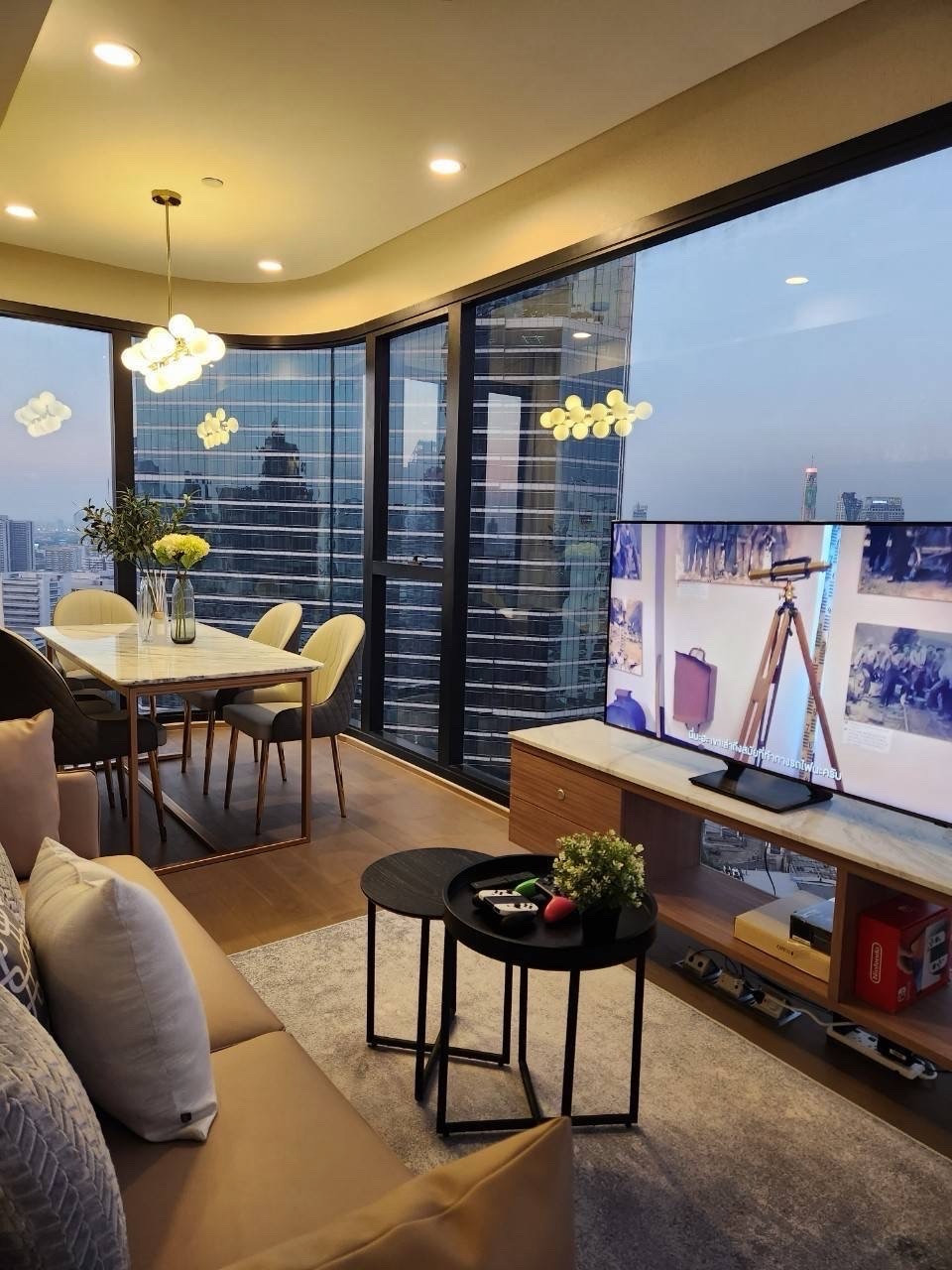 For rent 2 bed 2 bath 65 sq.m., curved glass room, high floor, Ready to move ✅