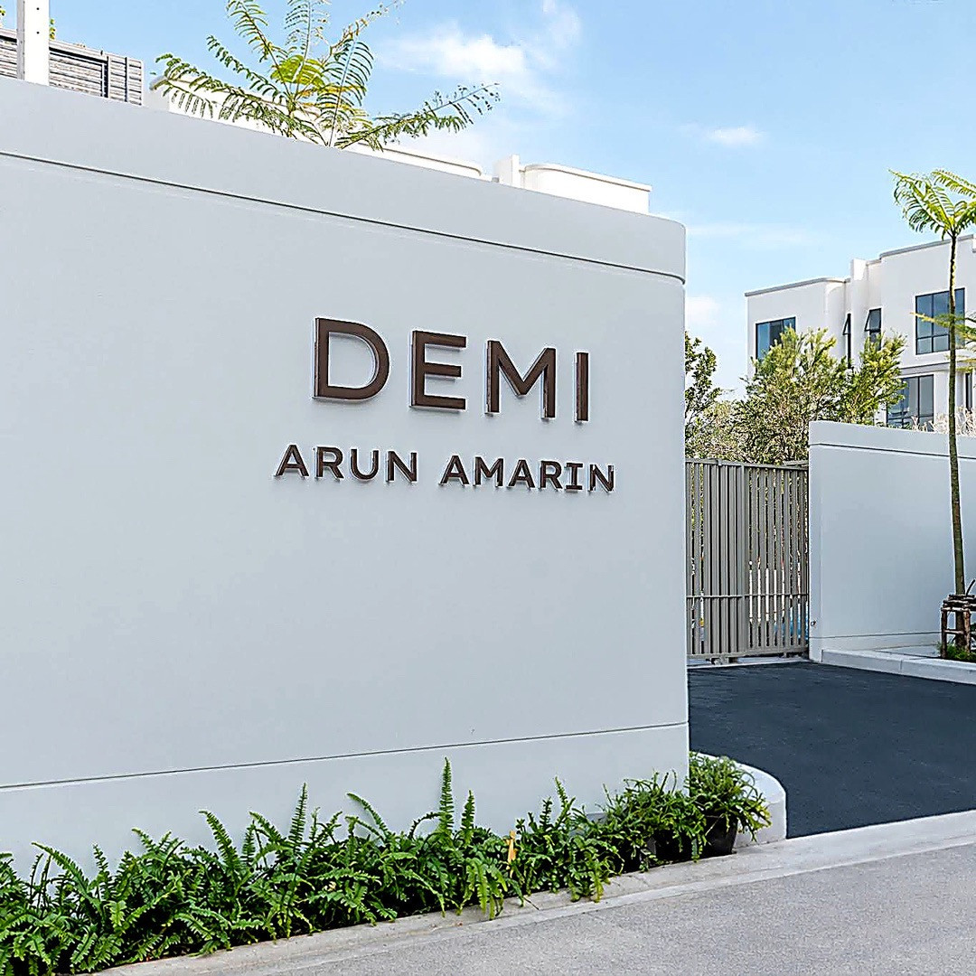 New project Demi Arun Amarin (DEMI Arun Amarin), luxury townhome, close to Siriraj Hospital, only 2.4 km., has an elevator.